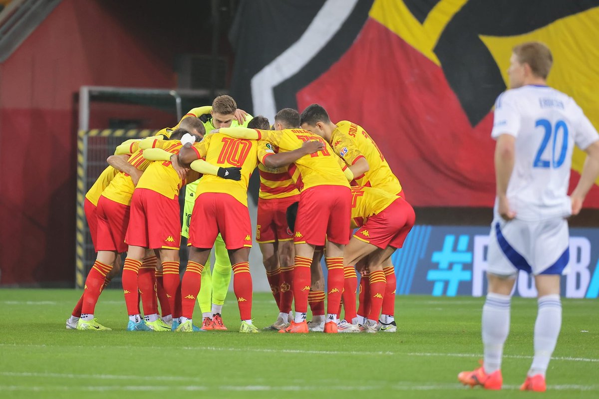adriandieguez's tweet photo. Let's continue on the path 🤞❤️💛 @Jagiellonia1920 https://t.co/yBI09nFQ8G