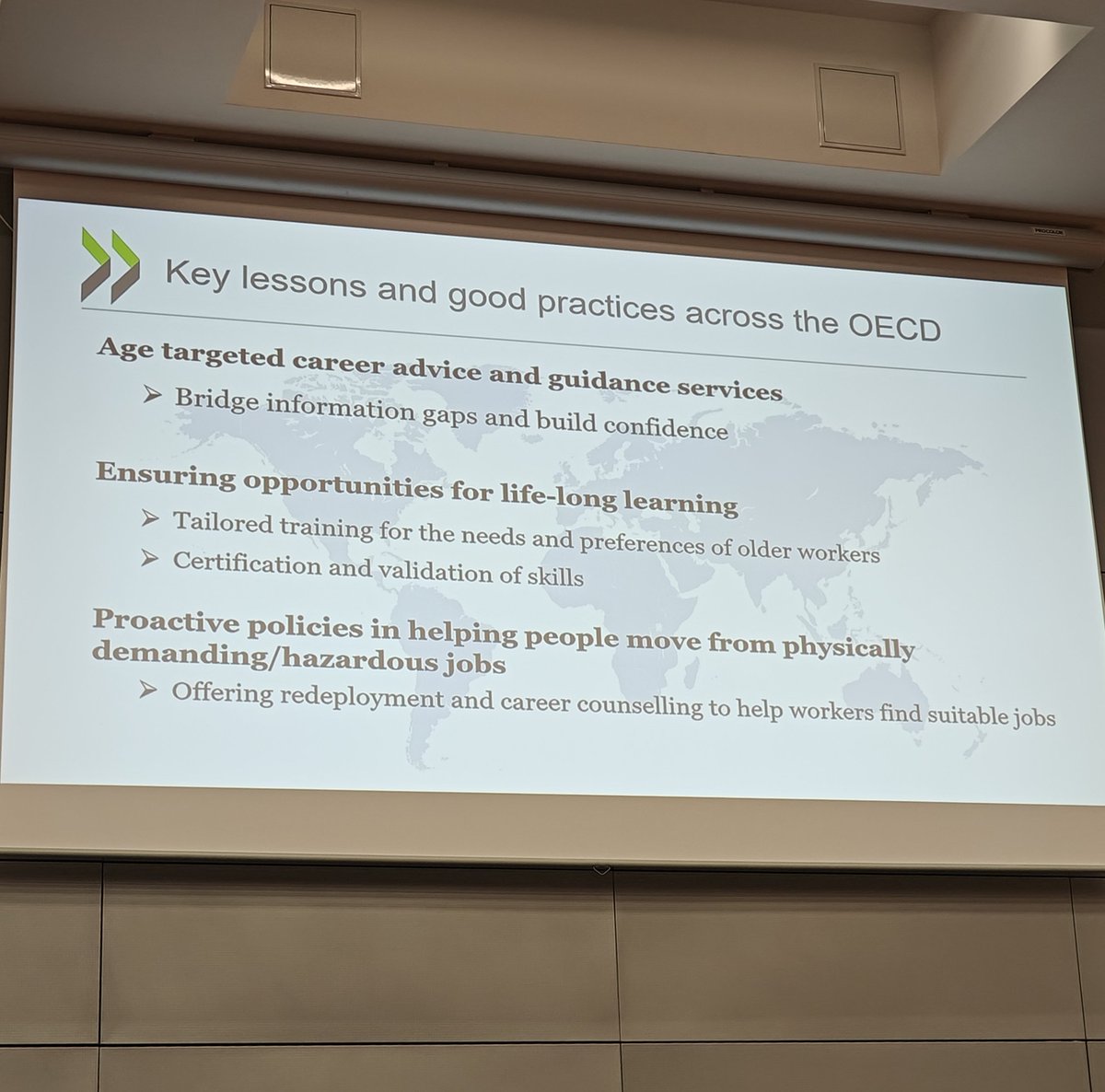 Jatkuvan oppimisen edistäminen ja osaamisen tunnistaminen nousevat <a href="/OECD/">OECD ➡️ Better Policies for Better Lives</a> hyvien käytäntöjen kärkikolmikkoon työurien pidentämisen ajureina.  Hyvä muistutus meikäläisiin koulutuspolitiikan linjauksiin.
#osaaminen #jatkuvaoppiminen <a href="/duunarit/">SAK</a>