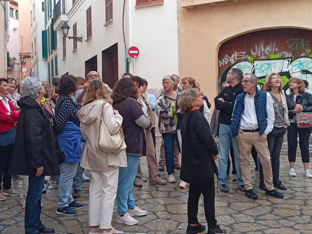 Mallorcat's tweet image. Ahir la delegació de #Palma de l'@ocbcat va fer una visita al @MuseudeMallorca i voltants, en el marc de l'activitat #PerPalmaCadaMes. Gràcies a tots els participants! 👇