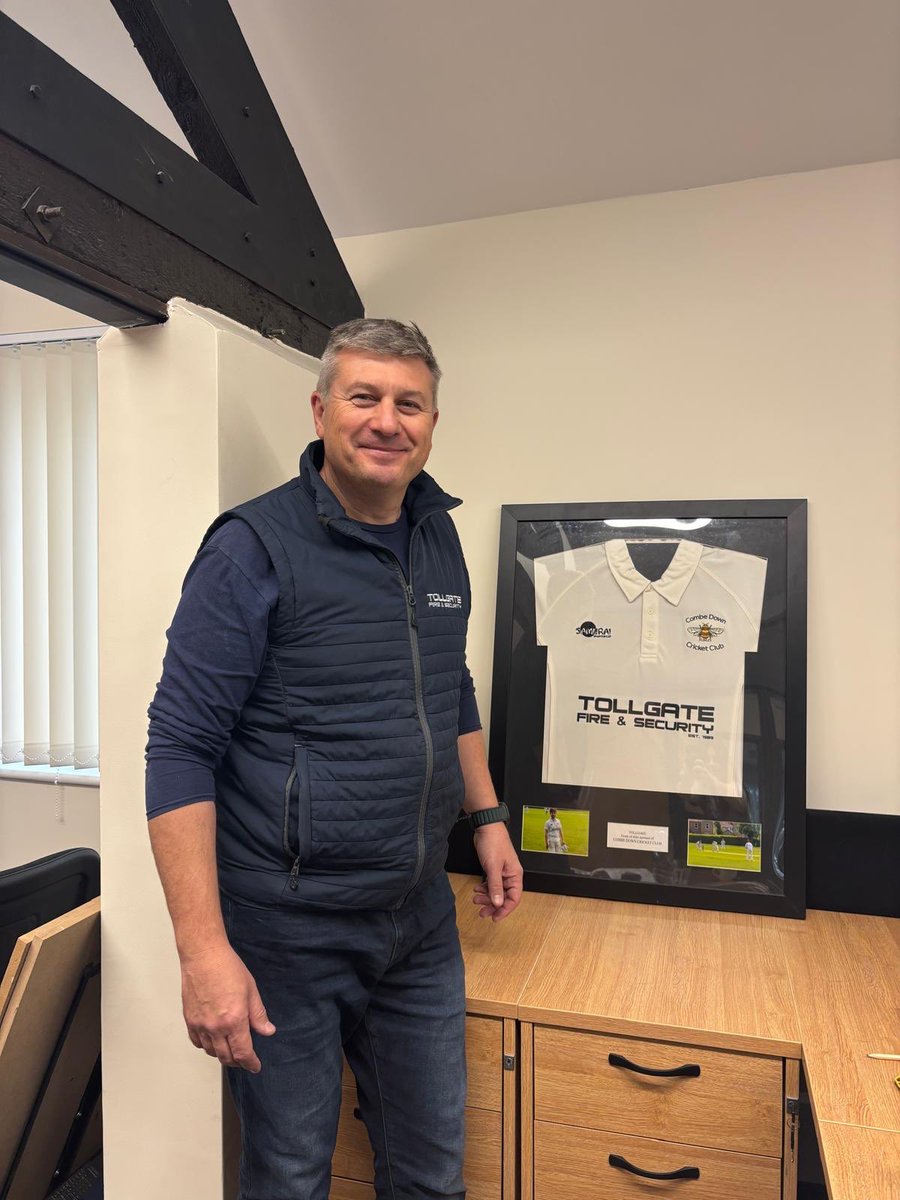 Great to catch up with Phil at our long-standing sponsor Tollgate Security and present him with a framed club shirt! We’re so grateful for his support!