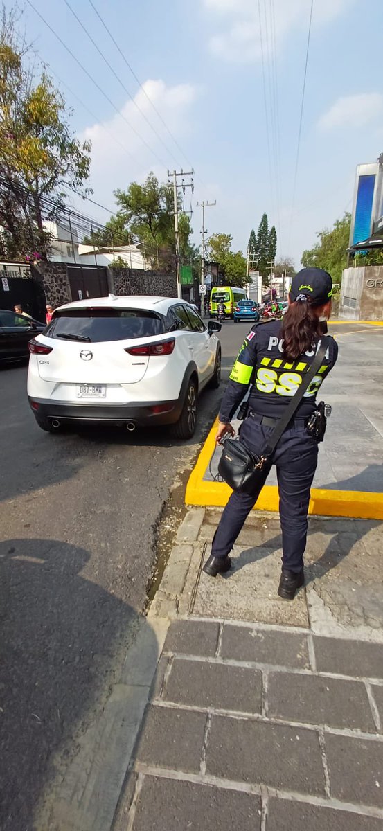 ObserPedregal's tweet photo. Varios dispositivo de @OVIALCDMX con la mejor #ZonaVial5 en Jardines del Pedregal.
Estás acciones ayudan muchísimo a que el tráfico que causan los autos en lugares prohibidos sea más fluido. Gracias #Anubis #Rayo5 #Rayo5-4 🎖️🎖️🎖️ @observseguridad @AlcaldiaAO @LopezCasarinJ https://t.co/Xszgd2FtjO