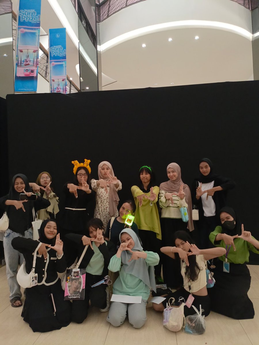 nanalee04_'s tweet photo. Thank you so much for @sijeuniparty 🥺💚 sangat sangat UWAAHHHH HEBOH SYEKALEEEEE🤣
Semua energi ku kerahkan pada noraebang ini👊 sijeuni and wayzennie gacor abieeezzz🔥🔥🔥 terima kasih banyak juga buat hadiahnya hihiii❤️
#SijeuniParty #Noraebang #NCT_AllUnit #FxSudirman https://t.co/bgJ4W4b6Fl