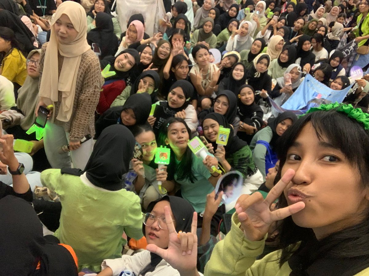 nanalee04_'s tweet photo. Thank you so much for @sijeuniparty 🥺💚 sangat sangat UWAAHHHH HEBOH SYEKALEEEEE🤣
Semua energi ku kerahkan pada noraebang ini👊 sijeuni and wayzennie gacor abieeezzz🔥🔥🔥 terima kasih banyak juga buat hadiahnya hihiii❤️
#SijeuniParty #Noraebang #NCT_AllUnit #FxSudirman https://t.co/bgJ4W4b6Fl