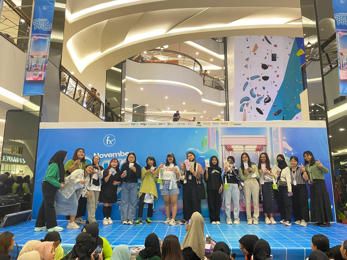 nanalee04_'s tweet photo. Thank you so much for @sijeuniparty 🥺💚 sangat sangat UWAAHHHH HEBOH SYEKALEEEEE🤣
Semua energi ku kerahkan pada noraebang ini👊 sijeuni and wayzennie gacor abieeezzz🔥🔥🔥 terima kasih banyak juga buat hadiahnya hihiii❤️
#SijeuniParty #Noraebang #NCT_AllUnit #FxSudirman https://t.co/bgJ4W4b6Fl