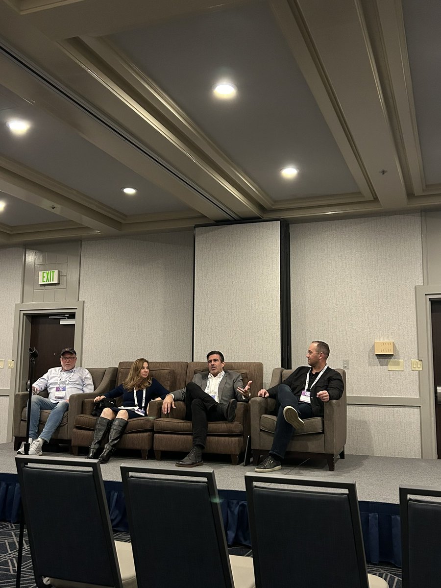 Chris Hatch tweet media