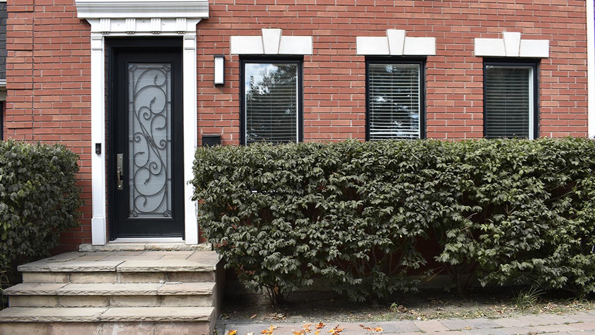 Window_City's tweet image. Each front entry door is crafted with precision, combining beauty, function to reflect your personal style while offering top-level security and a great look paired with #vinylwindows. bit.ly/3Ch7omD
#windowcity #canadianmanufacturer #ontariomade #entrydoor #door #window