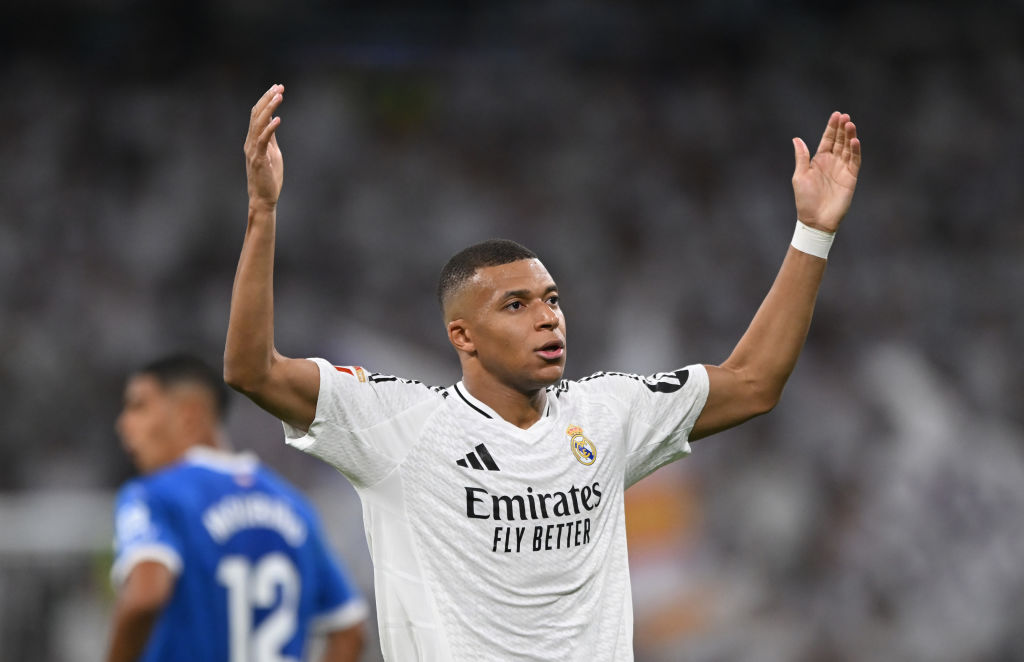 FabrizioRomano's tweet photo. ⚪️⚠️ Ancelotti: "Mbappé out of France squad? Well, it's not my decision. He is my player, he is motivated and working hard".

"He is training really well. Not just him but everyone. It's not just Kylian, all the players need to work to play to our full potential". https://t.co/jXXcdJSQpi