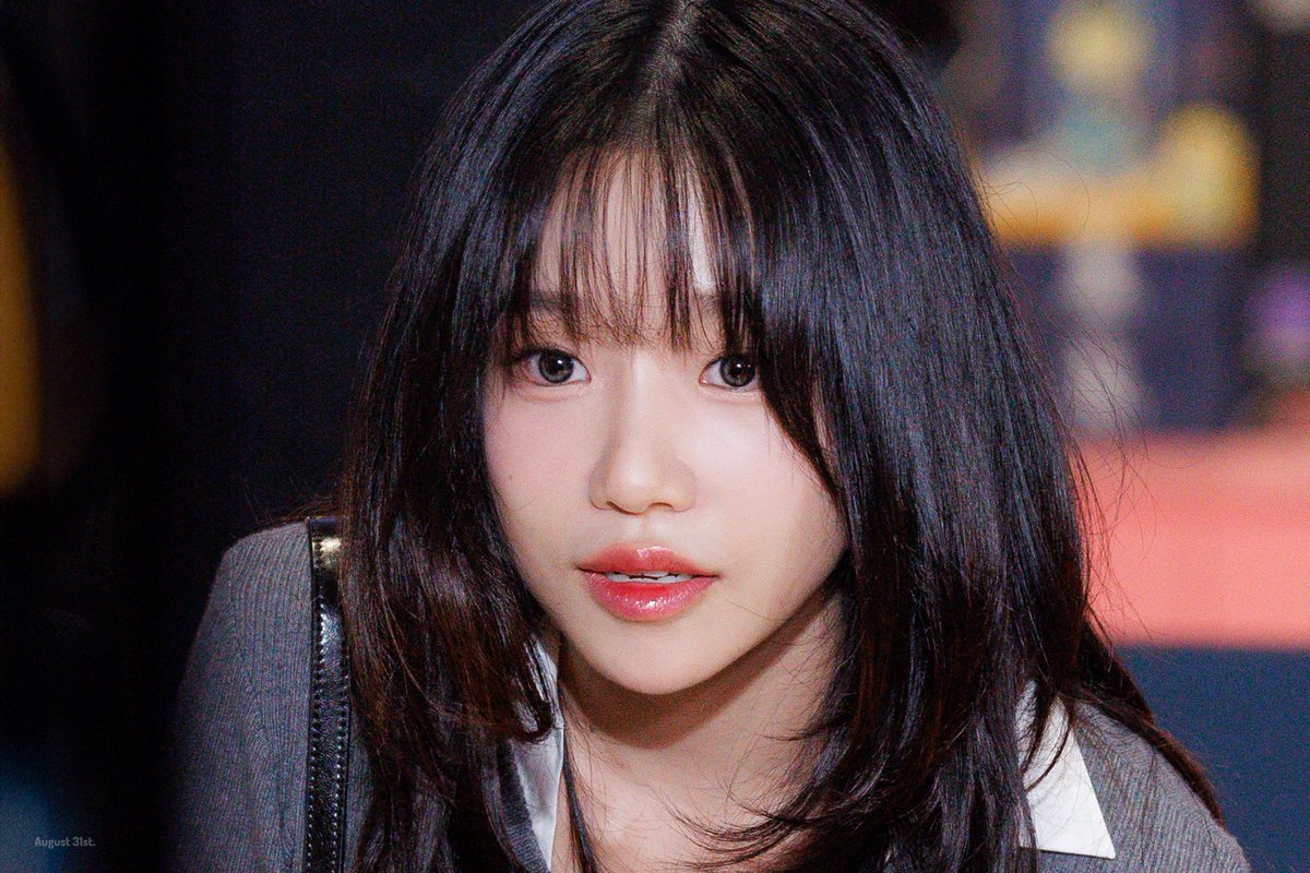 romandrun's tweet image. 헤어지자고? 너 누군데.를 표정으로 말하는 여자