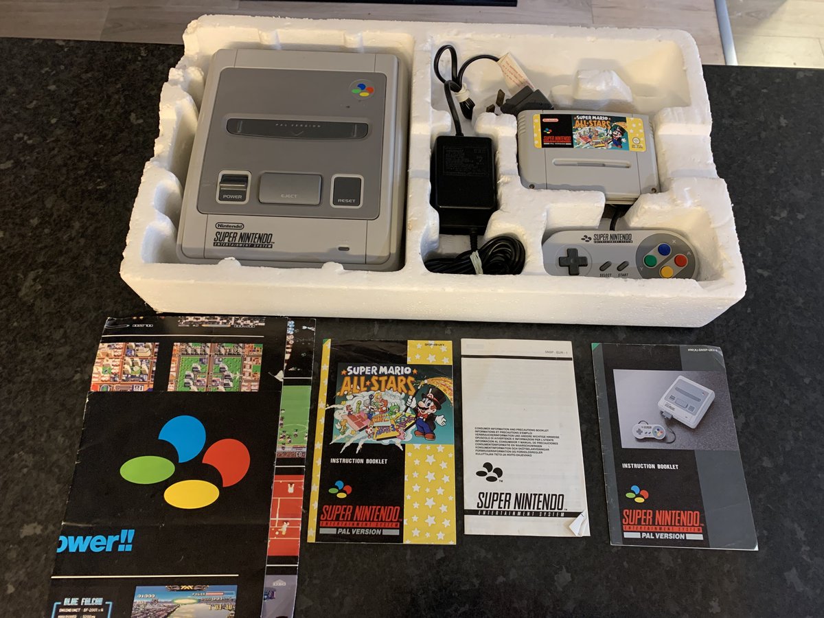 TheRetroHunter tweet media