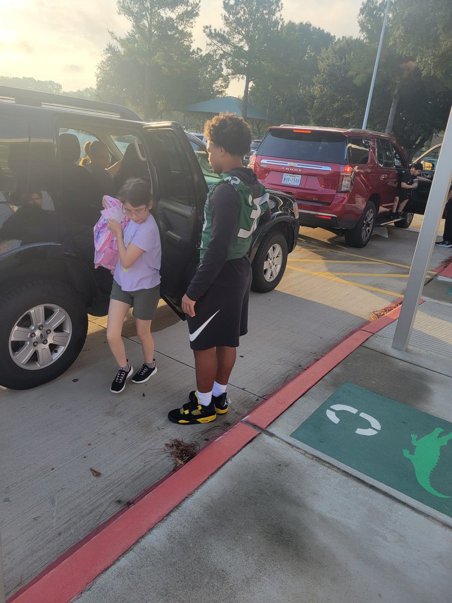 Always a great time welcoming our future Rams to their campus on this game day morning! #CreekMayde <a href="/mcegators/">Mayde Creek Elem</a>