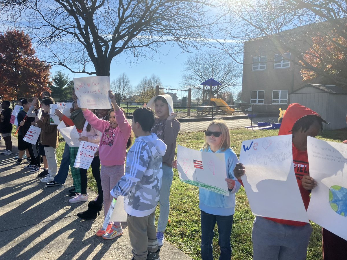 fcsdeast's tweet photo. East students proudly held signs and waved flags during Fairfield Township’s Veteran’s Day Parade. https://t.co/XEqFAwUYnw