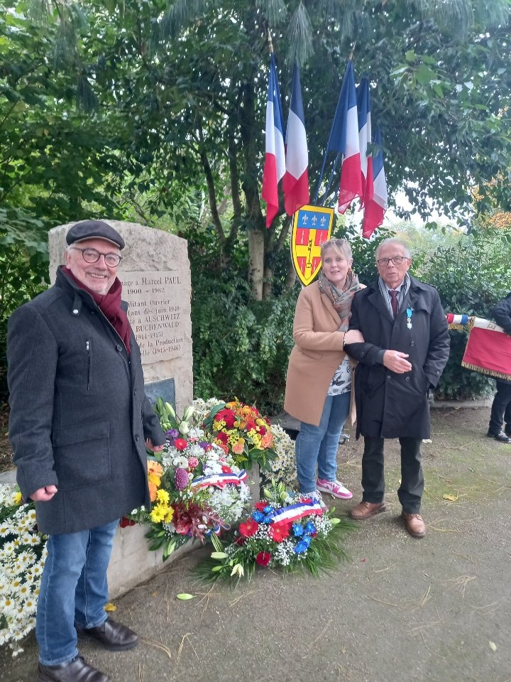 #LeMans Ludivine MÉNARD représente notre groupe à la cérémonie d'hommage en la mémoire de Marcel PAUL, résistant syndicaliste et communiste, devenu député et ministre.
#commemoration #transmissionintergenerationnelle.