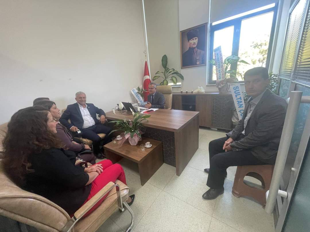 Aksu_AkParti's tweet photo. İlçe Milli Eğitim Şube Müdürlerimiz Hasan Kürlü ve Cemal Ateş'i yönetim kurulu üyelerimizle ziyaret ederek çalışmalarında kolaylıklar diledik. https://t.co/ZClkFEvbWc