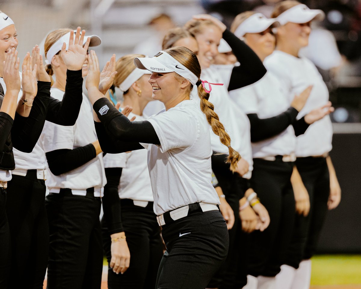 Happy Birthday to Columbia freshman Madison Uptegrove!!! 🎂🥳🎈

#OwnIt #MIZ 🐯🥎