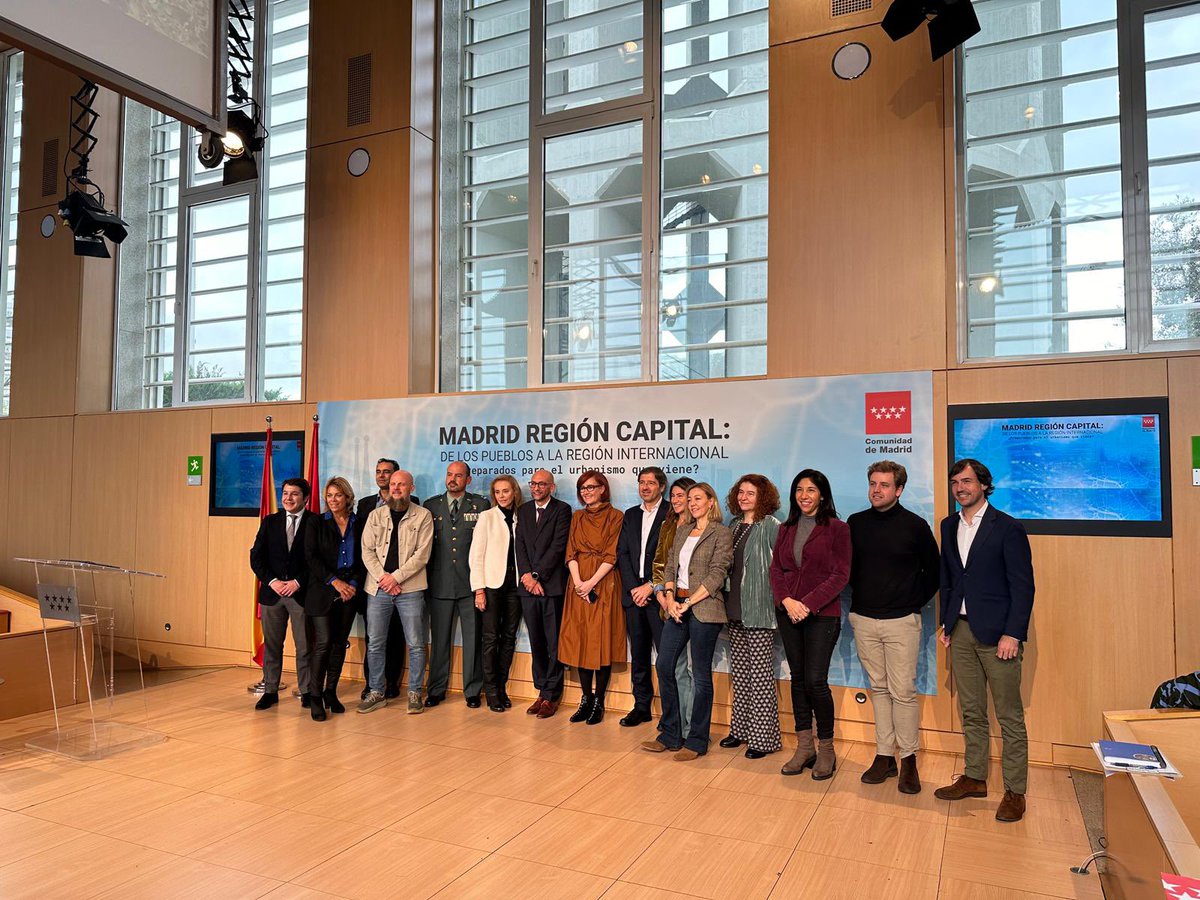 rafapradena's tweet photo. 📐Hoy hemos celebrado la Jornada “Madrid Región Capital: de los pueblos a la región internacional” organizada por la DG de Urbanismo de la @ComunidadMadrid para definir el #urbanismo del futuro y los desafíos de Madrid para consolidarse como la 3ª región metropolitana de Europa. https://t.co/n4A7fDSAvC