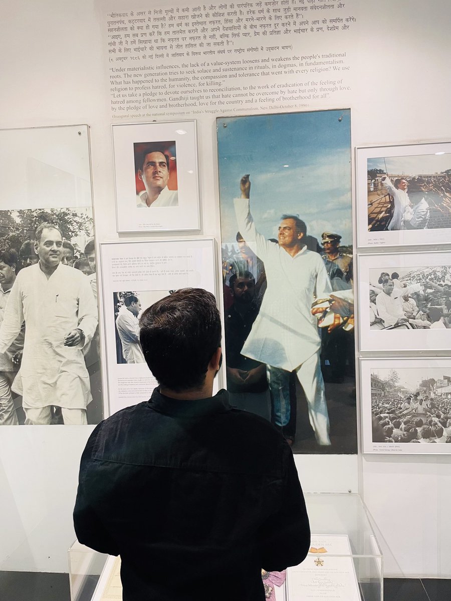 SChatwara's tweet photo. ॰सशक्त,समर्थ नेतृत्व और अद्भुत प्रबंधन क्षमता के  धनी,और देश में पंचायतीराज,सूचना क्रांति,महिला सशक्तिकरण,युवा भारत की संकल्पना के जनक !
देश के सच्चे नायक !#Indragandhi #rajivgandhi https://t.co/Uq1vbyZt4a
