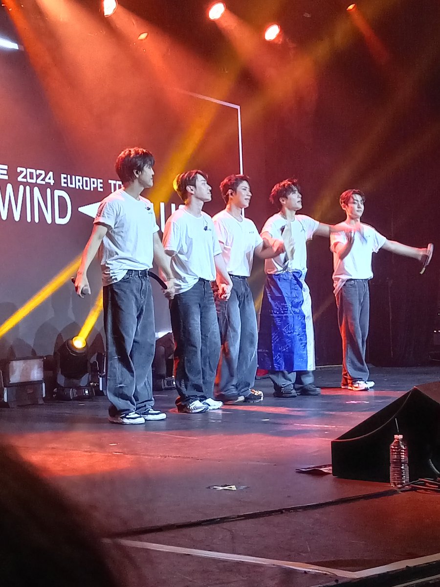 ChanKwanDie's tweet photo. To my five loves ✨
I experienced one of the best nights of my life thanks to you. Thank you for all the happiness and joy you bring into my life. I miss you terribly and can’t wait for our next meeting.
I love you with all my heart 
♥️💙💜🧡💛
#ACE #ACEinPARIS #REWIND_US #CHOICE https://t.co/OGRZYjQ1Ef