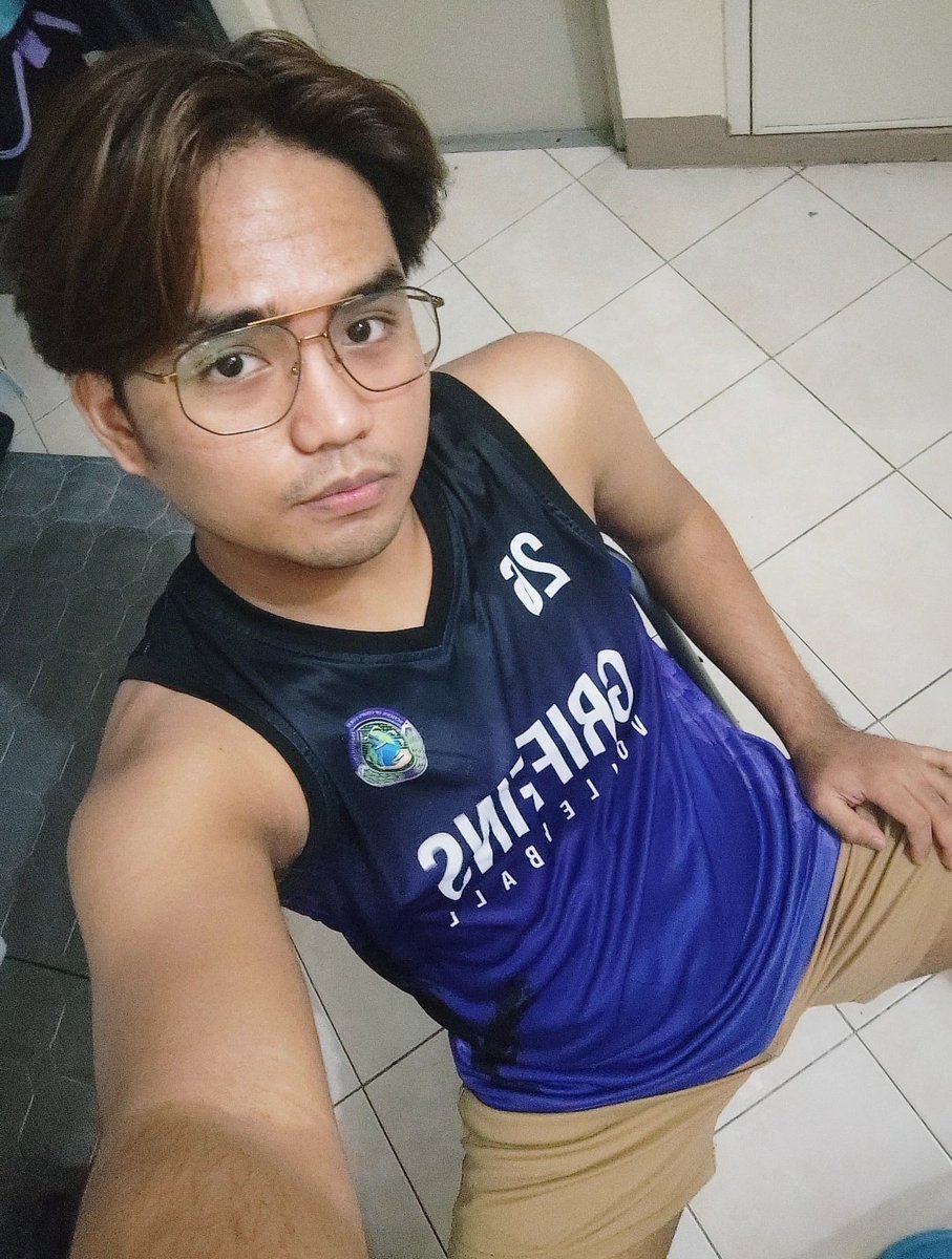 Judgeable_01's tweet photo. Sayang naman WFH ko kung walang uupo sakin. https://t.co/rfAsv9bzmT