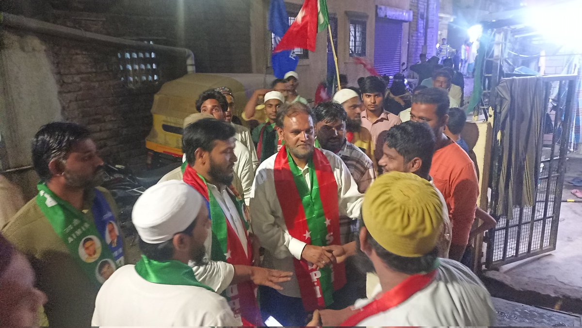 AzharIND's tweet photo. #SDPI पार्टी के हडपसर उम्मीदवार अज़हर तांबोळी का अशरफनगर में पैदल दौरा
चुनाव चिन्ह - 'ऑटो रिक्षा'
नंबर - 5
20 नवम्बर को ऑटो रिक्षा का बटन दबाना हैं.
#SDPI #sdpipune #Vote4SDPI #hadapsar #hadapsarvidhansabha #azahartamboli #sdpimaharshtra #sdpipune #hadapsarpune https://t.co/i8HFSnJd9A