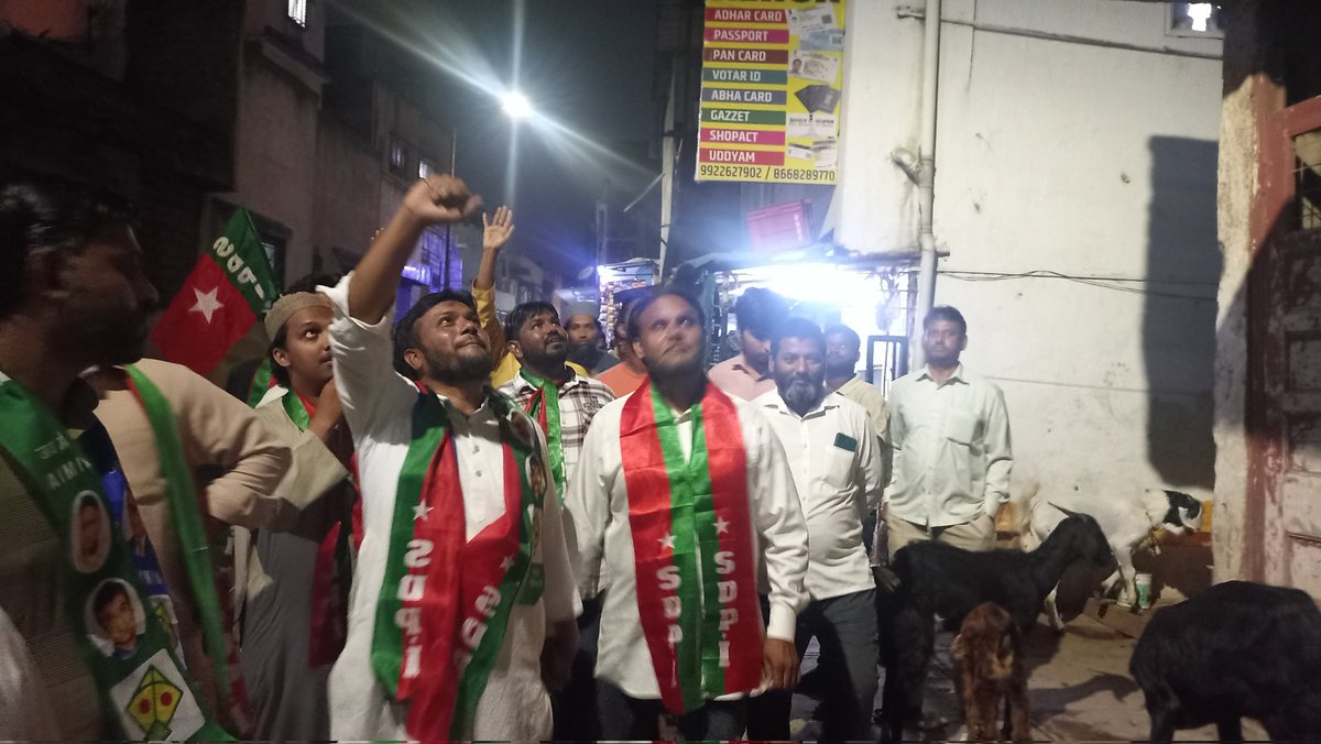 #SDPI पार्टी के हडपसर उम्मीदवार अज़हर तांबोळी का अशरफनगर में पैदल दौरा
चुनाव चिन्ह - 'ऑटो रिक्षा'
नंबर - 5
20 नवम्बर को ऑटो रिक्षा का बटन दबाना हैं.
#SDPI #sdpipune #Vote4SDPI #hadapsar #hadapsarvidhansabha #azahartamboli #sdpimaharshtra #sdpipune #hadapsarpune