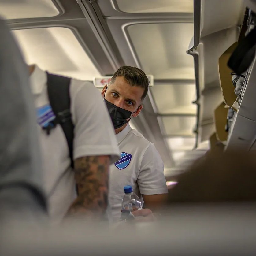 lafieraferreira's tweet photo. Lo último que me faltaba, coincidir en el avión con el pelotudo de Granell https://t.co/CcPCtQWpjv