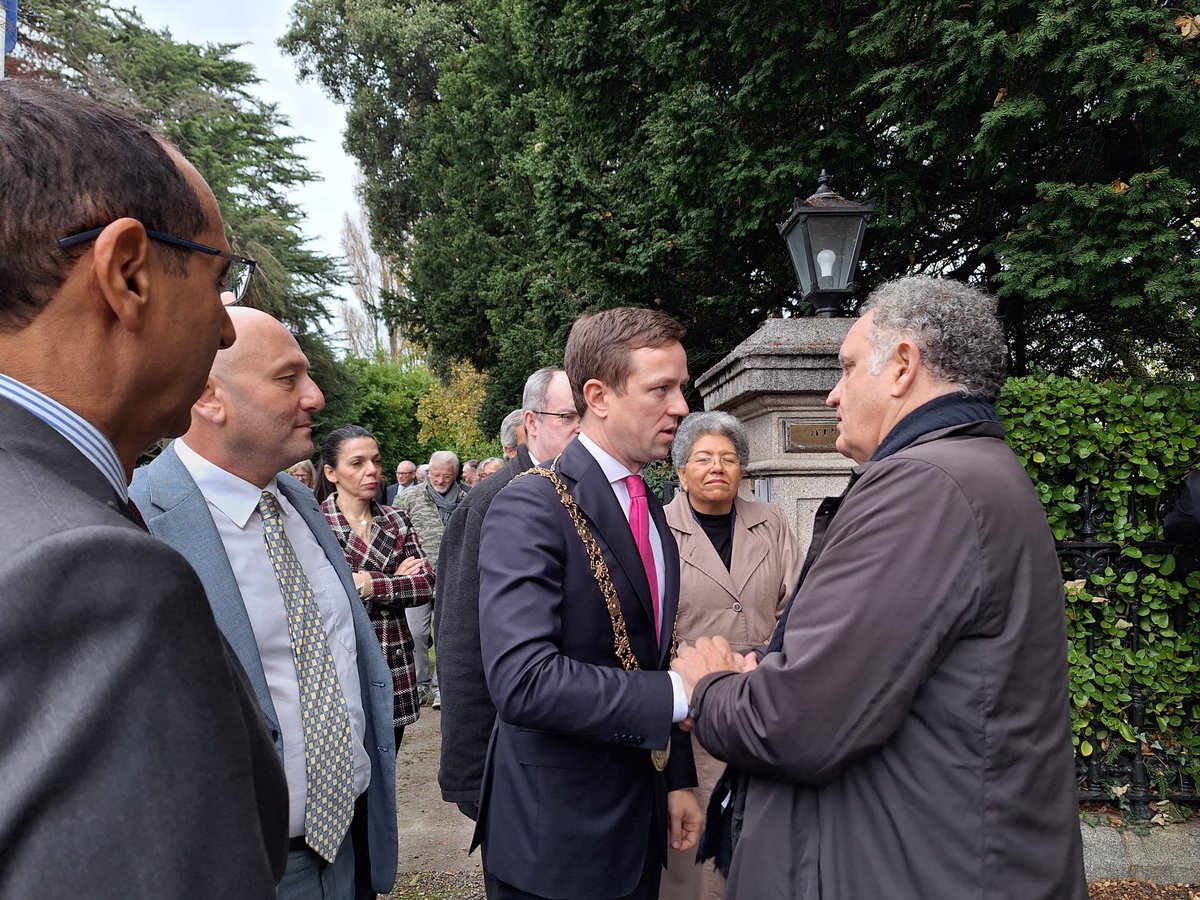 Thank you <a href="/LordMayorDublin/">Lord Mayor of Dublin</a> and all those attending the memorial and gratitude ceremony today and to so many people in 🇮🇪 that have been showing and support solidarity after terrible consequences floods in Valencia and other parts of 🇪🇸
#ValenciaEstamosContigo
<a href="/IrlEmbMadrid/">Embassy of Ireland, Madrid</a>