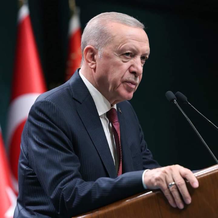 AliBerham's tweet photo. Duyda #Sakin İnanma.!!
Partili ; Cumhurbaşkanı Erdoğan: “ #Türkiye'yi yasakların ülkesi olmaktan çıkartıp #özgürlüğün hakim olduğu bir yer haline dönüştürdük.” dedi.?
Partili; Cumhurbaskan Erdoğan sözde eleştiri ve şahsıma hakart var diyerek kaç T.C.#Devletinin onurlu yurttaşlara karşı kaç #hakaret davası açtığına bakın ve #Türkiye’de ne kadar özgürlüğün hakim olduğunu göreceksiniz …!!!
Partili ; Cumhurbaskan Erdoğan ilk 2002 yilinda T.C.#Devletinin oluşturan #Türk milletinin ait
ortak manevi değerleri kullanarak #Türk milletinin dildeki zayıf iradesini kullanark de ortak duyguları kullanmak üzere " din iman bayrak ezan yerli milli" yalanlarıylada manevi duyguları yok ederek bugunlere kadar geldi bugün kalkmış #özgürlük ve #demokrasi adalet diye biliyorsa Erdoğan’ın
karşısında ciddi bir muhalefet olmadığı içindir...
#Hatırlanacağı üzere Sayin Partili cumhurbaskan Erdoğan ve AKP'yi oluşturan çürümüş çağdışı zihniyet üç y diyerek iktidara geldi 22 yılda ne söyledilerse 💯 yıllık bu #CUMHURIYETTE tam tersi oldu ve çok daha fazlası oldu bu #cumhuriyette 21. yuzyil #Türk milleti adeta açlıkla ölüm arasına sıkışarak bir lokma ekmeğe muhtaç hale getirildi...
Partili ; #Cumhurbaskanı Erdoğan ben ekonomistim diyerek #Türkiye Cumhuriyetin de en pahalı iki kelimesinin üreten tek siyasecidir ...
Partili ; #cumhurbaskani Erdoğan bu kardeşinize verin yetkiyi bakın faile nasıl ugrasilir dedi; sonra ortada nas var sana bana ne oluyor diyerek de 💯 yıllık bu #CUMHURIYETTE etkiyi gösterdi sonuç ortada.!!
Partili ; #Cumhurbaskan Erdoğan'la adeta bu cumhuriyeti 22 yılda isdisnasiz her alanda #Atatürk’ün kurduğu bu #cumhuriyet uçurumdan ucuruma surklendi ve halen de
suruklenmeye devam ediyor.?
Bu siyasi başarı sadece ve
sadece partili cumhurbaşkanı Erdoğan'a ve zihniyetine aittir.!
