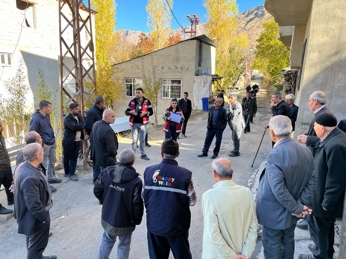 #tarimSahada cuma buluşmaları kapsamında bugün Van Çatak ilçemiz Yukarı Narlıca, Aşağı Narlıca ve Alacayer mahallelerimizde tarımsal üretim planlaması ve yeni destekleme modelini çiftçilerimize anlattık. #TarımSahada