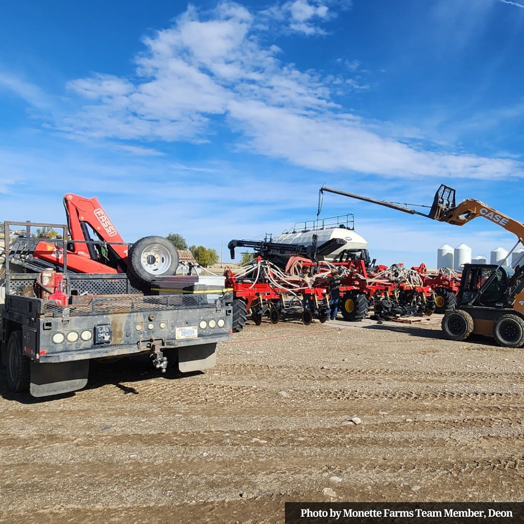 farms_monette's tweet photo. Now that the cattle are sorted and the grain is in the bin, there are lots of odd jobs on the farms and ranches to get done before winter. The only way we get it all done is by working as a team!
#TamWork #AgTeam #FarmLife #RanchLife https://t.co/0B6QauacMl