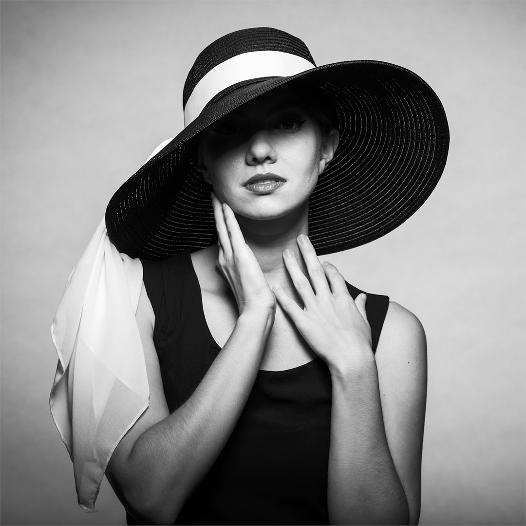 TheSlantedLens's tweet photo. 3 Retro Portrait Lighting Setups Featuring The Tamron 90mm Macro Lens in this BTS lighting tutorial. We show lighting and review qualities of the Tamron 90mm Macro Lens. https://t.co/J7BJqk3iHN

@TamronAmericas #WithMyTamron #Tamron90mm #90mmMacro #LensReview #LightingTutorial https://t.co/Ty3FIhIZTE
