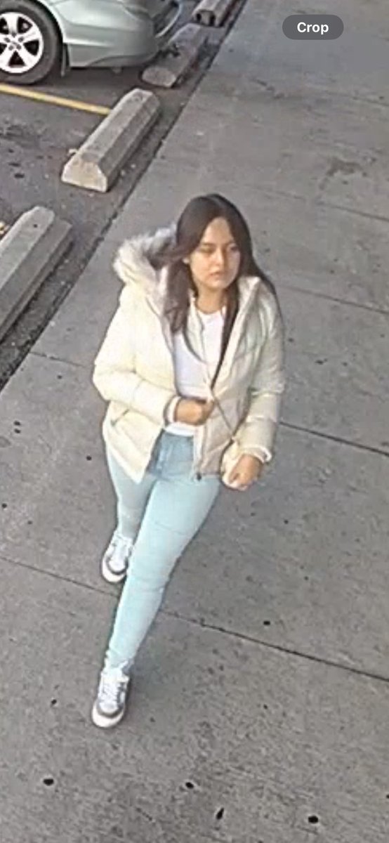 SUBJECT TO IDENTIFY 
The Gananoque Police Service is looking to identify a person involved in a distraction theft on September 26th. 
If you have any information please contact the station at 613-382-4422.