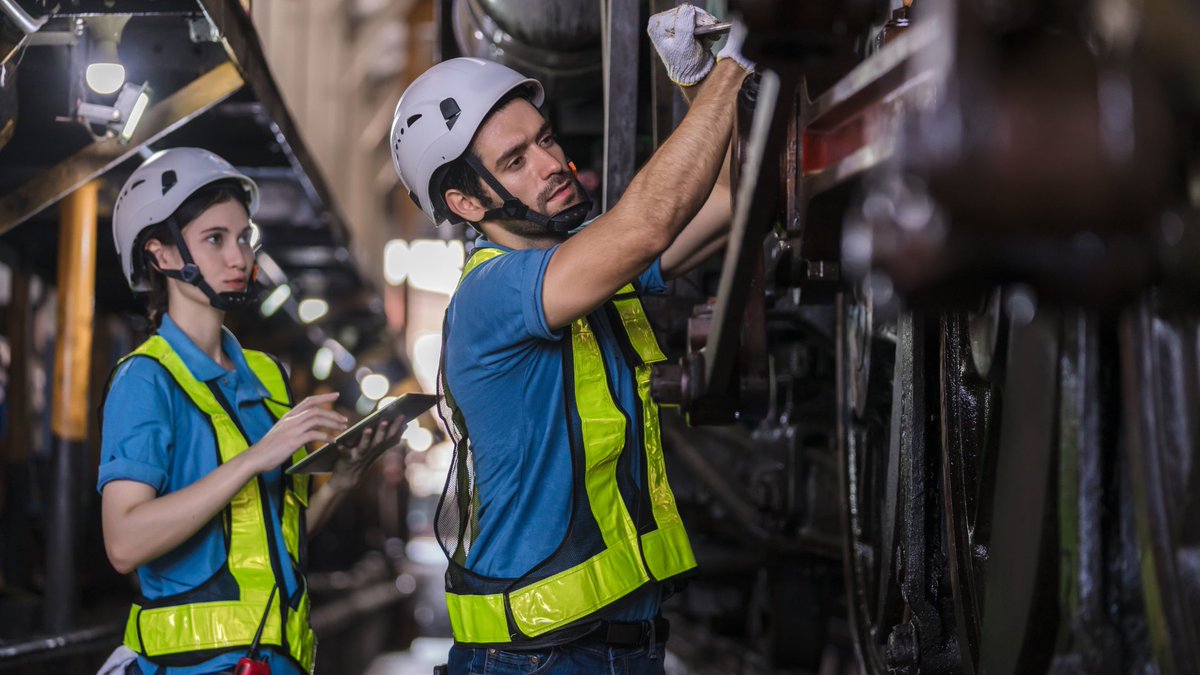 ProvenceFP's tweet photo. 🔎 Nouvelle note de l'Institut Enterritoires pour Provence Fabrique des Possibles sur l'attractivité des métiers industriels, avec l'éclairage d'Emilie de Lombares, Présidente du Directoire d'Onet.

🔗 https://t.co/ycEEAptlAH

#ProvenceFabriqueDesPossibles #décarbonation #transitions