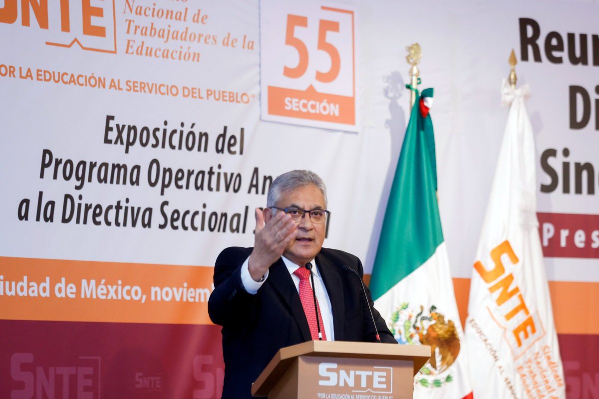 AVA_Mexico's tweet photo. En reunión con la recién electa dirigencia de @snteSECCION55, encabezada por la Profesora Teresa Meneses Morales, el líder nacional del #SNTE, Mtro. Alfonso Cepeda Salas, resaltó que, por primera vez, una mujer representa a los trabajadores de la educación en #Tlaxcala. https://t.co/ExKMlx1Ckl