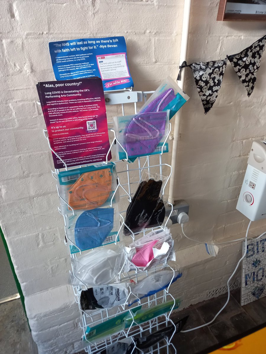 About 2 weeks ago I set up a free mask dispensary at the Southampton Community centre which hosts fortnightly masked events. Just found out its being made use of by other groups meeting there too! And today there was 100% masking at an event where usually only a lone masker!!