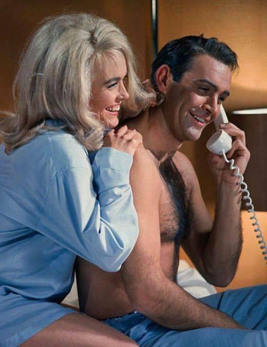 FilmsMap's tweet image. 📷 Sean Connery and Jill Masterson.
James Bond (Sean Connery) and Jill Masterson (Shirley Eaton) share a laugh on the phone in the James Bond film, Goldfinger. 1964.