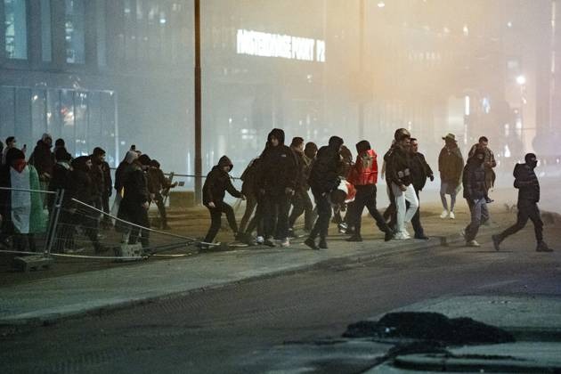 sporx's tweet image. ⚡Amsterdam'da nehire atılan ve "Özgür Filistin" dedirtilen Maccabi taraftarlarının olaylar öncesi yaptığı tezahürat;

"Gazze'de hiç okul yok çünkü hiç çocuk bırakmadık"