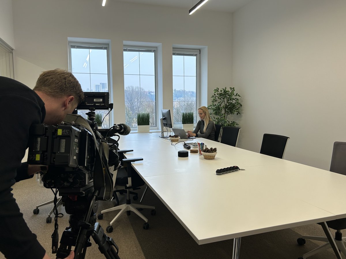 codeBoot's tweet image. Today, we had an exciting visit from @tvnovaofficial, to talk about reskilling! We introduced our new project, the Dolbite app, a platform designed to make upskilling and reskilling fun through gamification. Tune in to TV Nova tonight to learn more!  #reskilling  #tvnova #dolbite