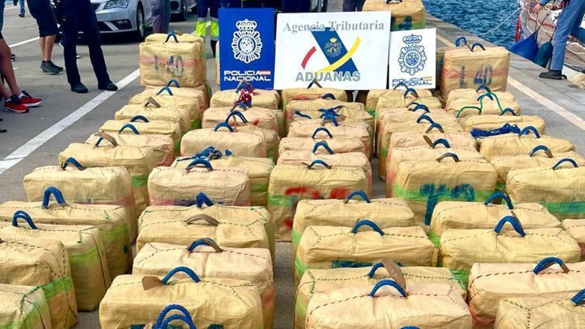 Detenido el jefe de blanqueo de la Policía en Madrid con más de 20 millones de euros emparedados en su casa con sospechas de vínculos con el narcotráfico.