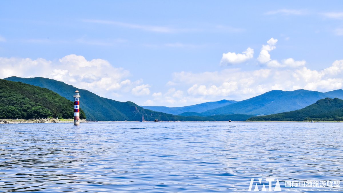 IMTAOFFICIAL's tweet image. 🏞️International Mountain Tourism Destinations Series Recommendation: Songhua Lake Scenic Area

The Songhua Lake Scenic Area is located on the southern outskirts of the #Fuling District in #Jilin City, #Jilin Province. It is an artificial lake formed in 1937 during the