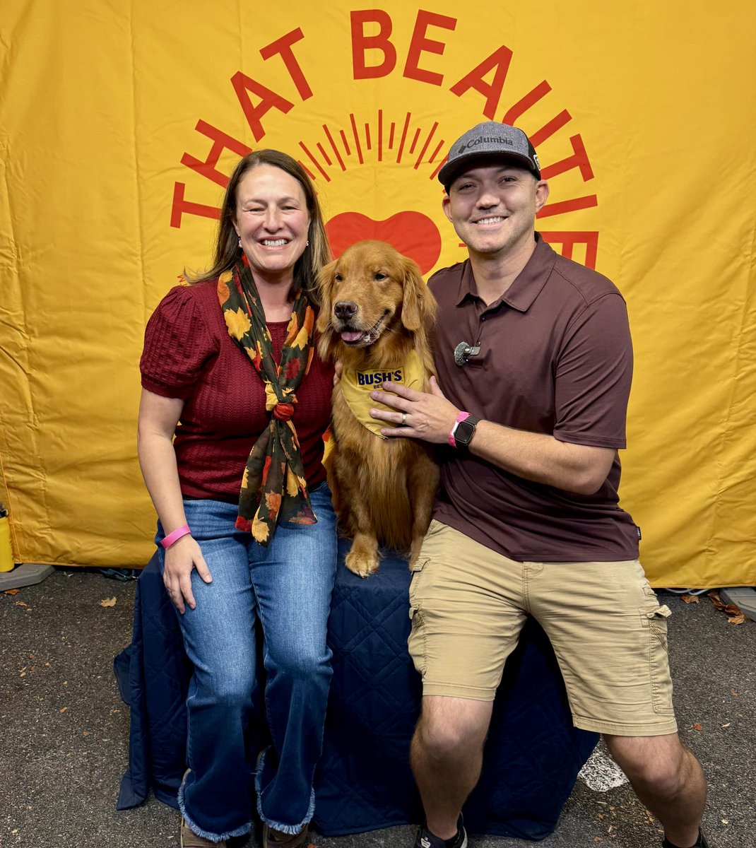 AIOTfamily's tweet photo. We tried our best to get the secret recipe from Duke at Gatlinburg's Chili Cookoff! 🫘 (Video is up on YouTube) #gatlinburg #smokymountains #bushbeans #goldenretriver #visitgatlinburg #gatlinburgtn #gatlinburgtennessee https://t.co/H1pKtq1lyP
