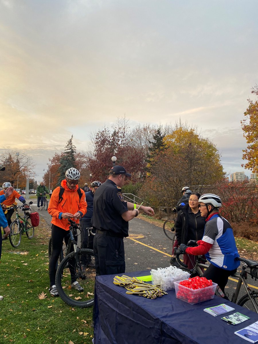SROttawa's tweet photo. That’s a wrap on this year’s Lights on Bikes. Huge thanks to partners @OttawaParamedic, @OttFire , @EnviroCentre and our Pathway Patrol Volunteers for helping spread awareness for safer cycling. https://t.co/a6rQmd3Foz