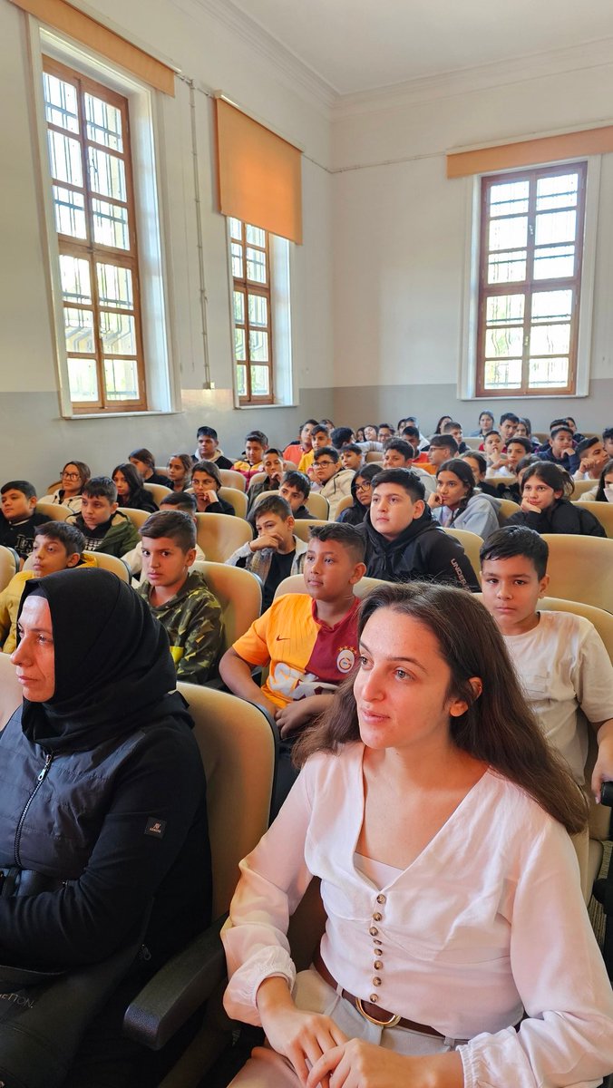 Müdürlüğümüz, Konak Sosyal Hizmetler Merkezi Müdürlüğü iş birliğinde Büyük İlçeler Güven Dönüşüm Projesi kapsamında Şehit Fazılbey OO Şehit Astsubay Bülent Aydın İHO öğrencilerine Rol Model Söyleşileri gerçekleştirildi <a href="/tcmeb/">Millî Eğitim Bakanlığı</a> <a href="/TC_icisleri/">T.C. İçişleri Bakanlığı</a> <a href="/izmirvaliligi/">T.C. İzmir Valiliği</a> <a href="/yahsiomer/">Dr. Ömer YAHŞİ</a> <a href="/ilkererarslan/">İlker ERARSLAN</a>