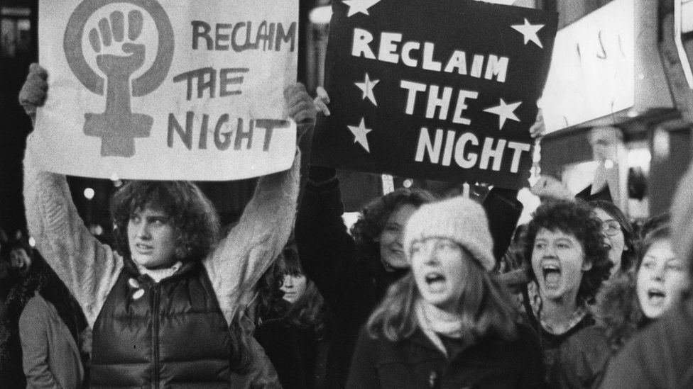 #GaurkoEgunez 1977an Gaueko lehen manifestazio feminista egin zuten 'Reclaim the Night' lelopean, Leedsen, Ingalaterran

argia.eus/efemerideen-ka…