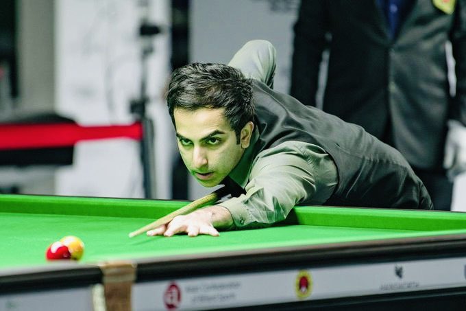 airnews_ghy's tweet photo. ভাৰতৰ @PankajAdvani247এ কাটাৰৰ ড'হাত অনুষ্ঠিত #ICSF বিশ্ব চেম্পিয়নশ্বিপৰ ছেমিফাইনত ভাৰতৰ সৌৰভ কঠাৰীৰ মুখামুখি হোৱাৰ বিপৰীতে আনখন ছেমিফাইনেলত ইংলেণ্ডৰ ৰবাৰ্ট হ'লে ছিংগাপুৰৰ পিটাৰ গিলখ্ৰীষ্টৰ মুখামুখি হ'ব। কালি কোৱাৰ্টাৰ ফাইনেলত পংকজে ধ্ৰুৱ ছিতৱালাক ৪-৩ৰ ব্যৱধানত পৰাস্ত কৰে। https://t.co/9P1R1FvQCI