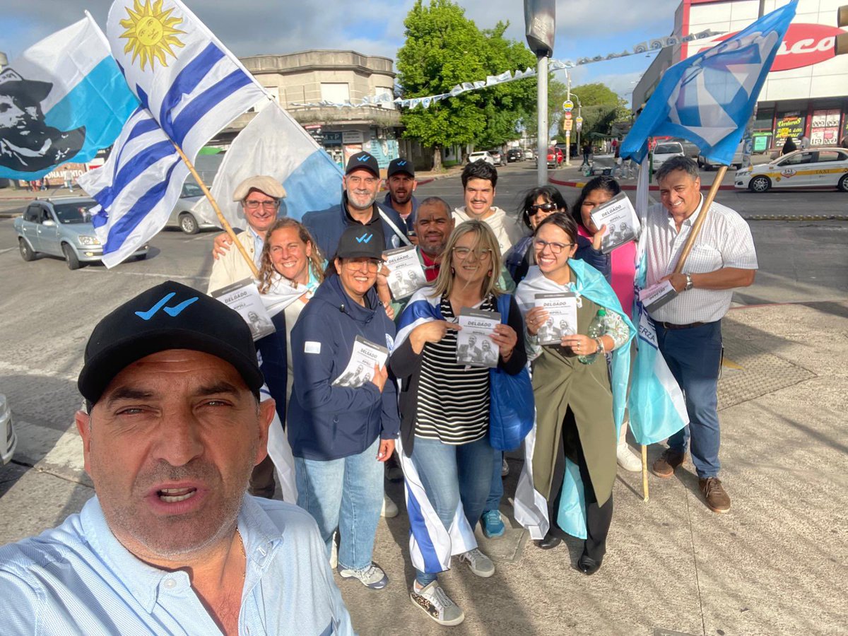jplopezuy's tweet photo. Hemos recorrido cada rincón de nuestro Municipio F en apoyo a nuestro presidente @AlvaroDelgadoUy . En cada lugar que visitamos, la calidez y alegría de la gente nos inspiran y llenan de energía para que seguimos avanzando por un #UruguayEnMarcha https://t.co/FiA2T8EGVc