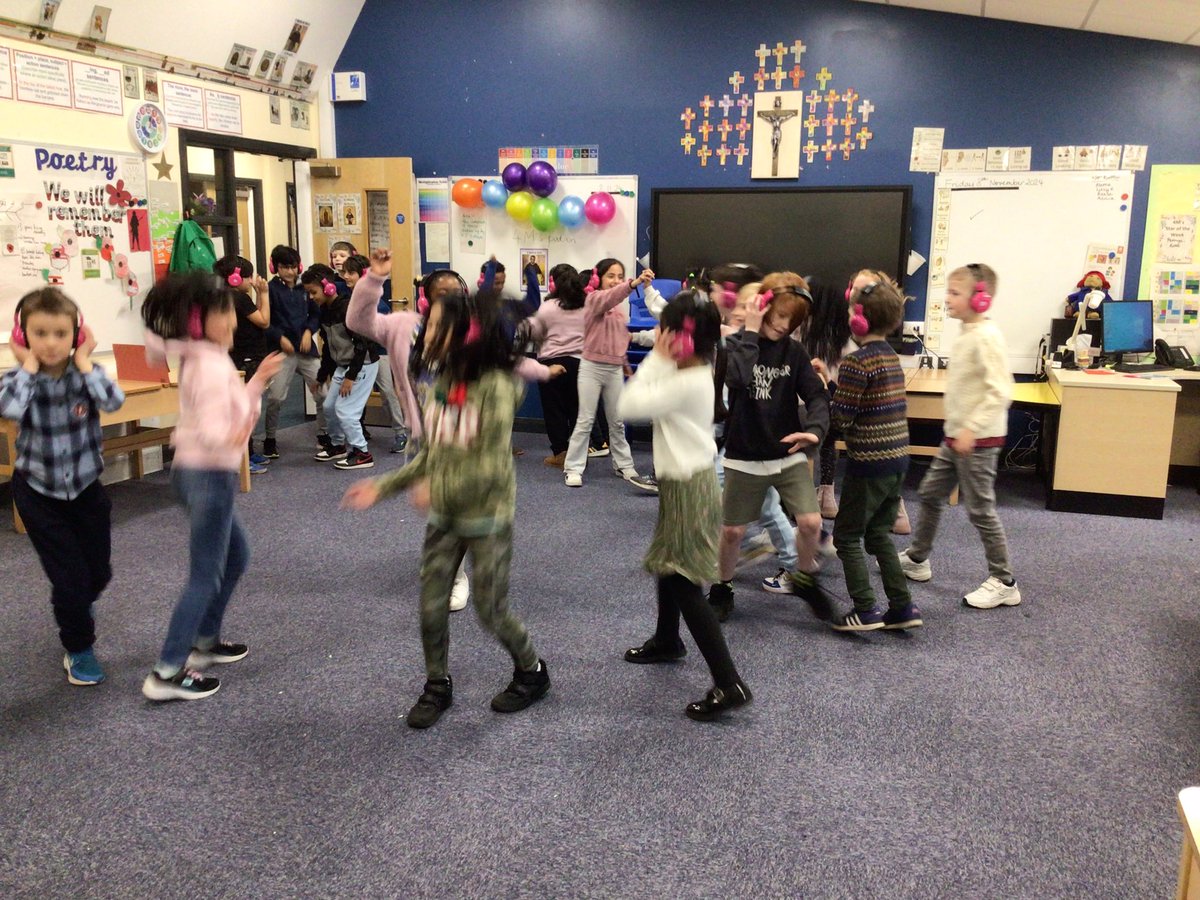 StMaryB17's tweet photo. #Y4M celebrated their class patron, St Martin de Porres, and enjoyed the silent disco to mark the occasion ! #Saint #ClassSaint @nowpressplay #SilentDisco https://t.co/pa00okUUBs