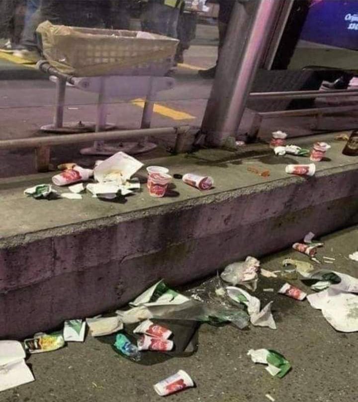 Çöpü nereye atacağını bilmeyen bir halktan, Oyunu nereye atacağını beklemek büyük bir iyimserliktir...