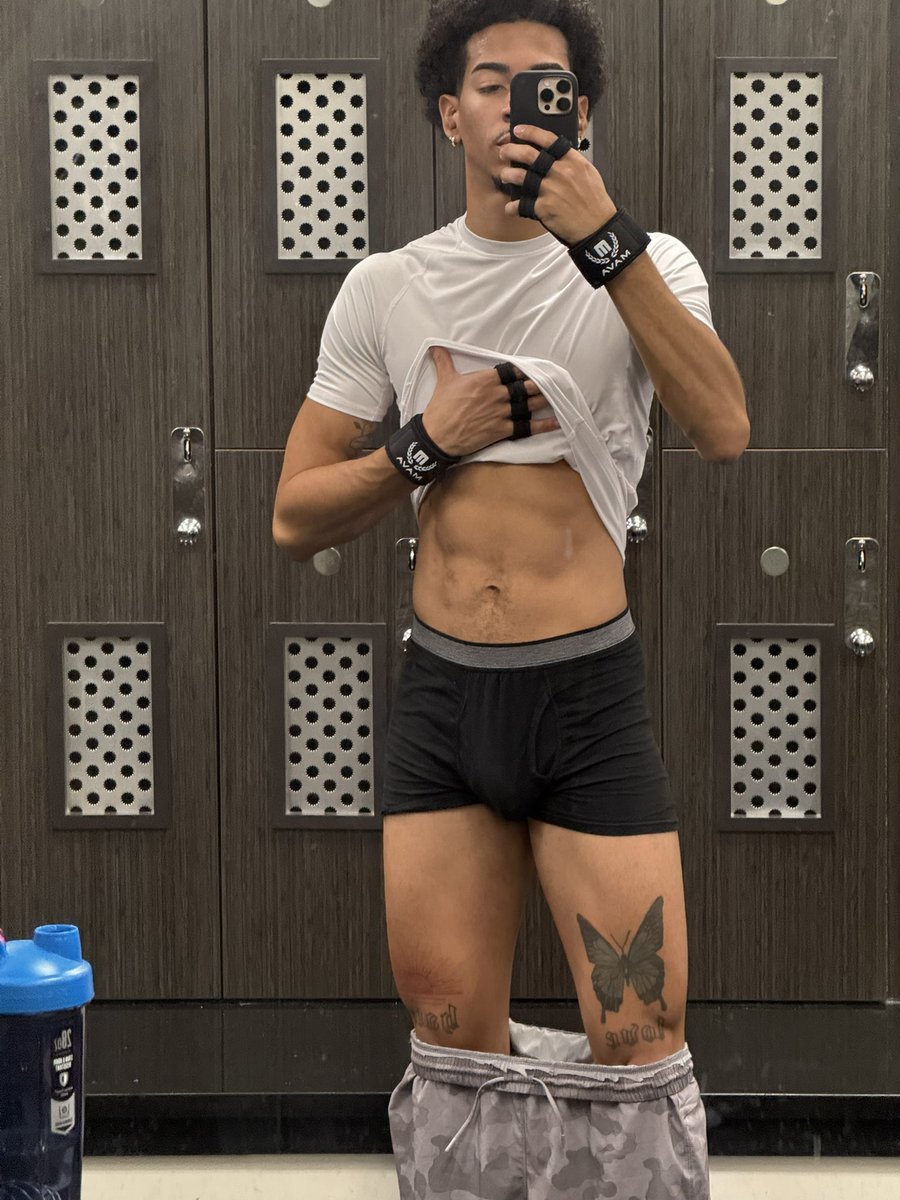 0fficialandre's tweet photo. Finally starting to see gains in my legs. It’s so hard trying to build bigger legs when having tall and slim genetics 😮‍💨 https://t.co/UlSnWj6Wev