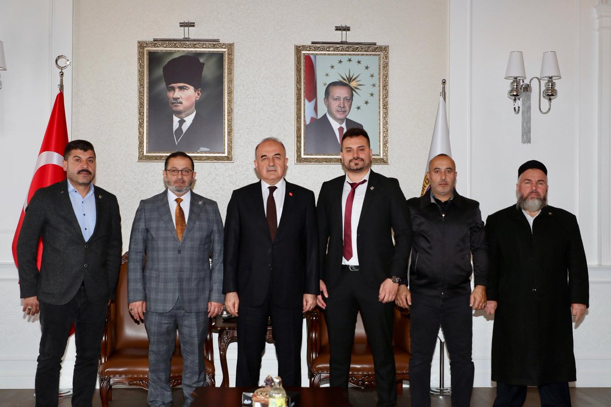RefahOrdu's tweet photo. Yeniden Refah Partisi Ordu İl Yönetimi olarak Ordu Valisi Sayın Muammer Erol`a ziyarette bulunduk. #yenidenrefahpartisi #gencrefah #Ordu #Muammererol #FatihErbakan #siyaset #muhalefet https://t.co/08s7OdzKEv