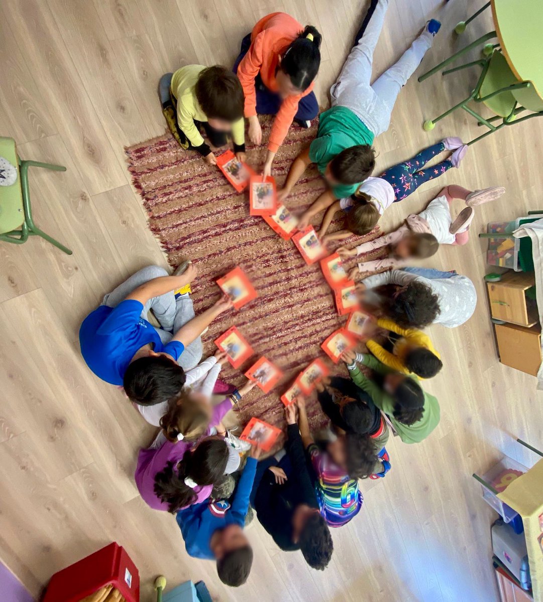 Espacios y tiempos de convivencia para padrinos y apadrinados. Darle importancia al cuidado, la atención y la responsabilidad para con los demás es también parte fundamental de la educación.
#escuelaruralescuelagenial #convivencia #cuidado #centrosCyL